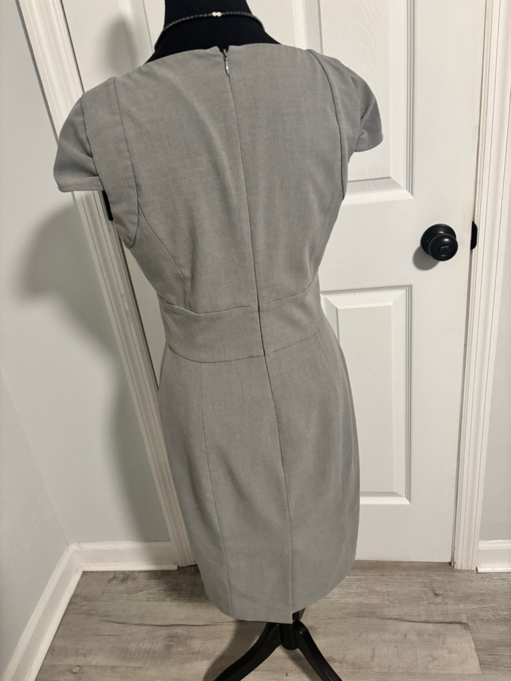 Calvin Klein Gray Sheath Dress Cap Sleeve Pleated Bust Work Office Small - Picture 6 of 7
